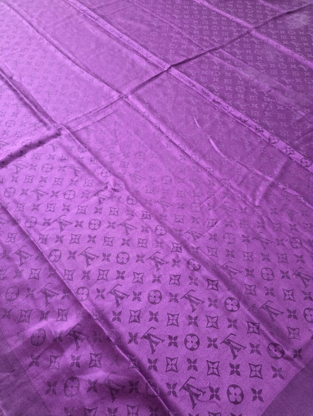 Auth Louis Vuitton Monogram Classic Purple Shawl Scarf - Picture 5 of 10